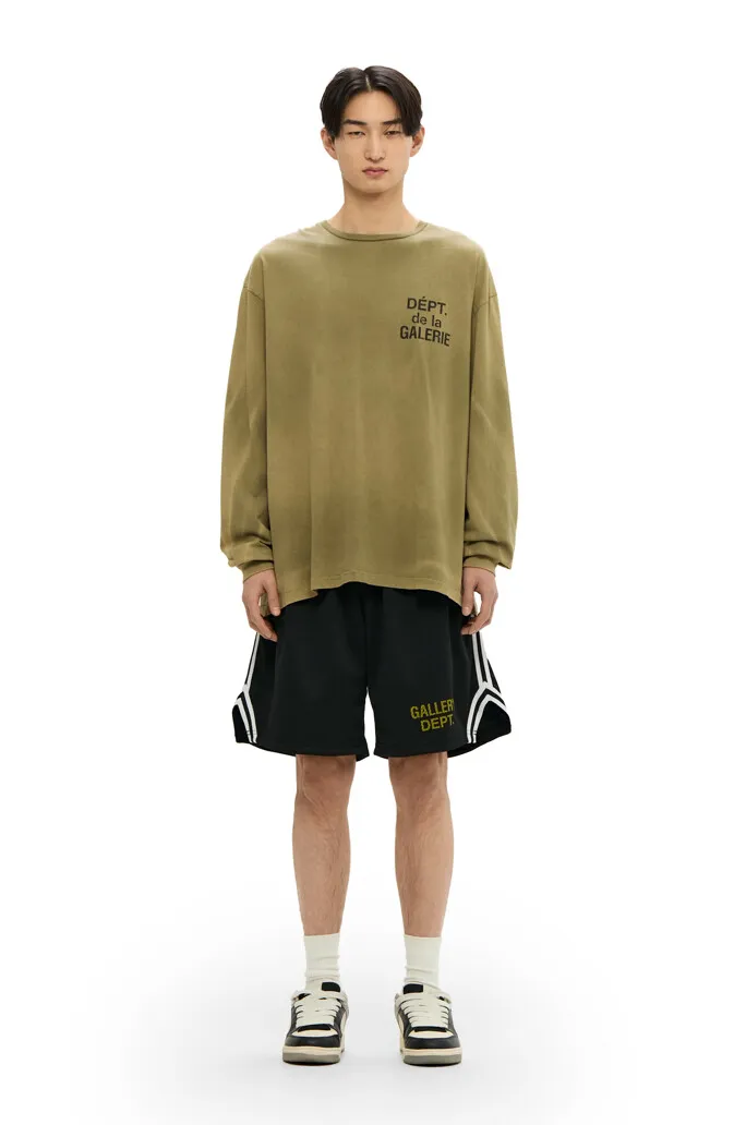 GALLERY DEPT. VENICE COURT SHORTS English mesh shorts Logo webbing wide-leg basketball shorts Black and white S-XL Original molding Loose wide-leg version American boys' first choice Breathable mesh fabric Superimposed soft material inside Comfortable and easy to match Custom-woven original consistent webbing/main mark/component wash mark Details are enlarged to follow
